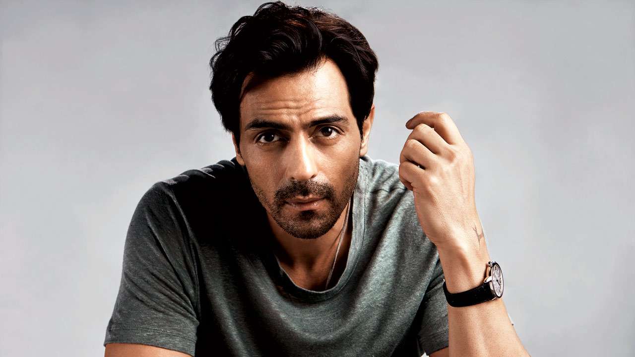 Oh no! Arjun Rampal injures his knee
