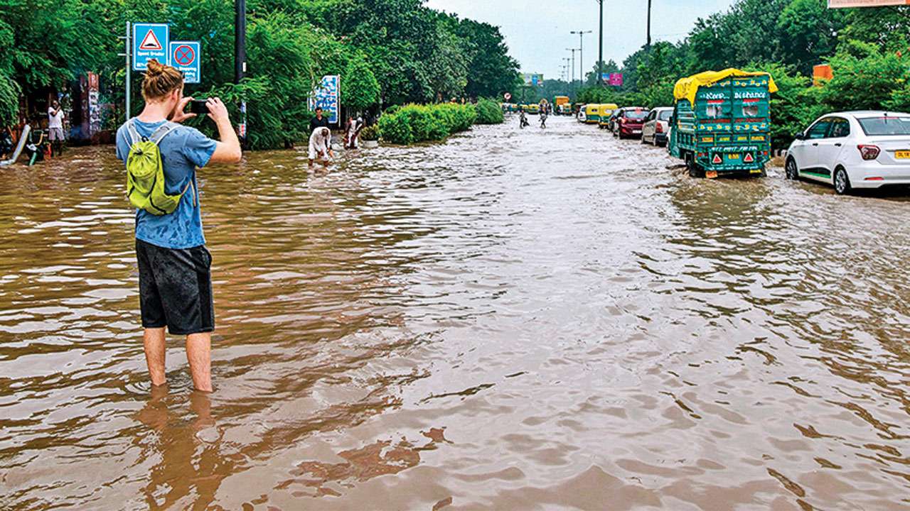 Rains bring down mercury down by 6°C in Delhi-NCR