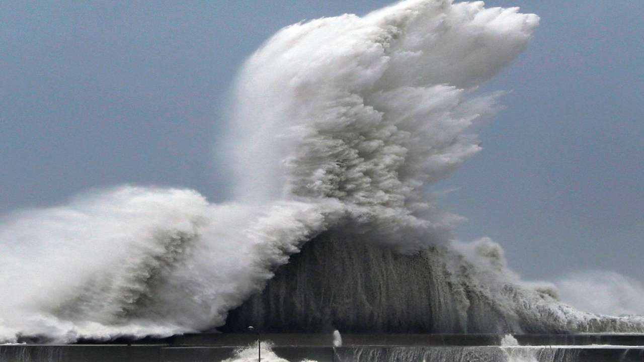 Strongest typhoon in 25 years, with wind speeds of 216 km/h hits Japan