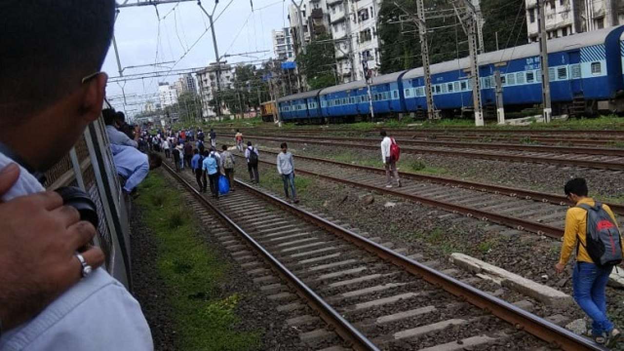 Mumbai: Services on Central Railway line affected due to technical snag ...