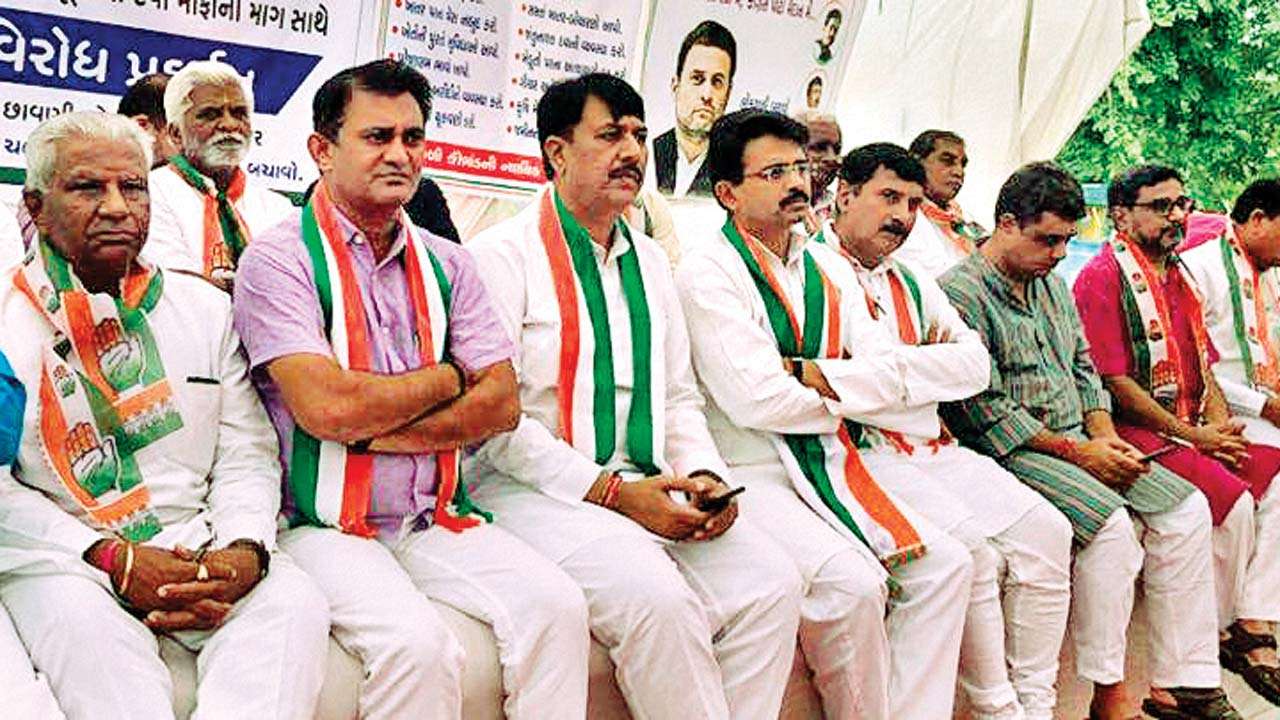Gujarat Congress warns of statewide dharna for loan waiver