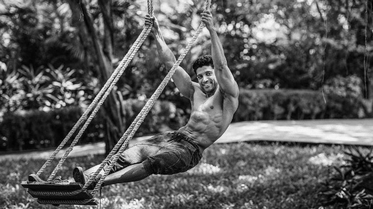 Rearview Mirror Check Out Farhan Akhtar S First Single Watch Video Farhan akhtar is now top bollywood actor and next year block buster movies is coming.