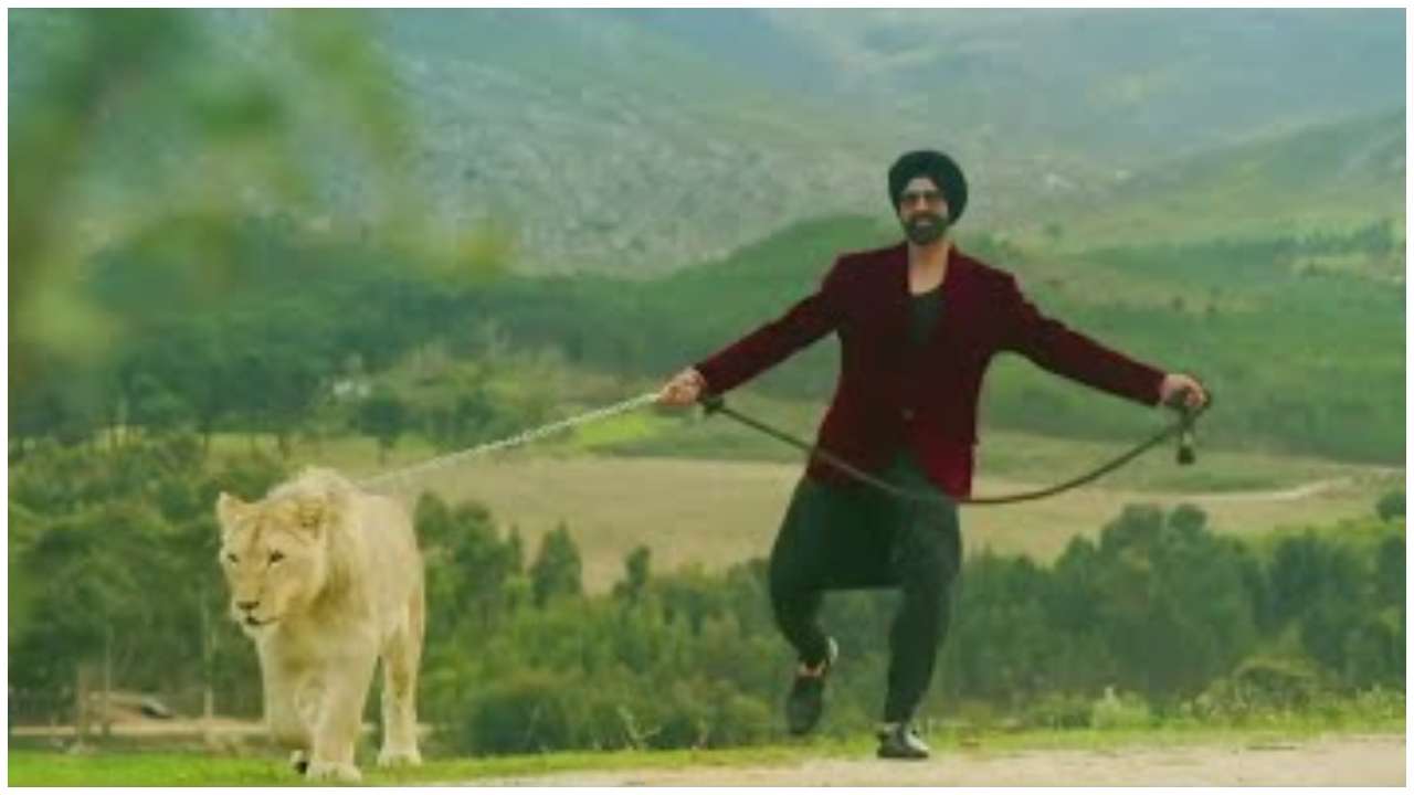 Happy Birthday Akshay Kumar 7 Times The Actor Was Real Life Khiladi On His Film Sets Akshay kumar apparently plays the part of a security guard at a zoo, in singh is bling. happy birthday akshay kumar 7 times