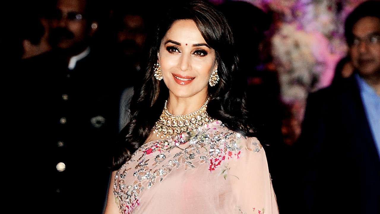 Madhuri Dixit-Nene donates Rs 5 lakh to a contestant