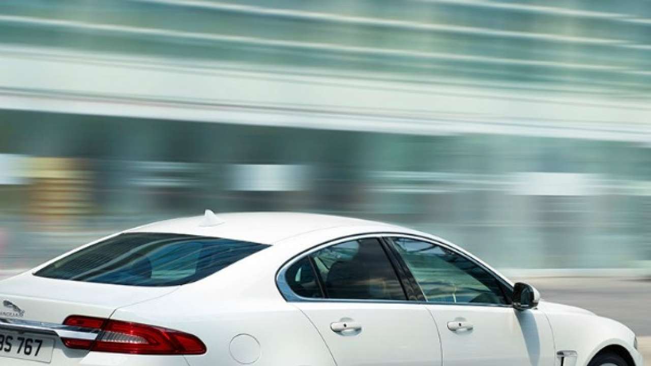 Man peeps out to 'spit gutka', rams Jaguar into divider at Yamuna Expressway Man peeps out to 'spit gutka', rams Jaguar into divider at Yamuna Expressway