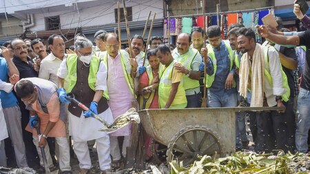 Bihar Dy CM Sushil Kumar participates in a cleanliness drive