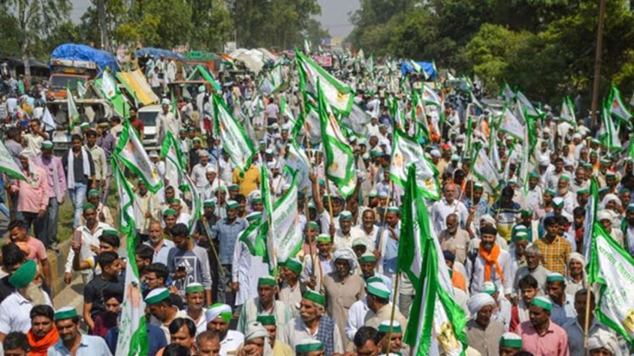 Police use teargas shells to prevent farmers from breaking barricades