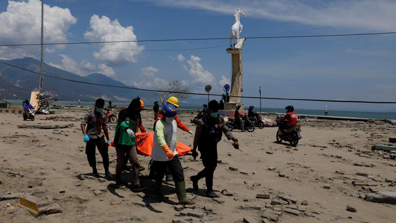 Devastation In Indonesia: Death Toll Reaches 1234 As Twin-disaster Hits ...