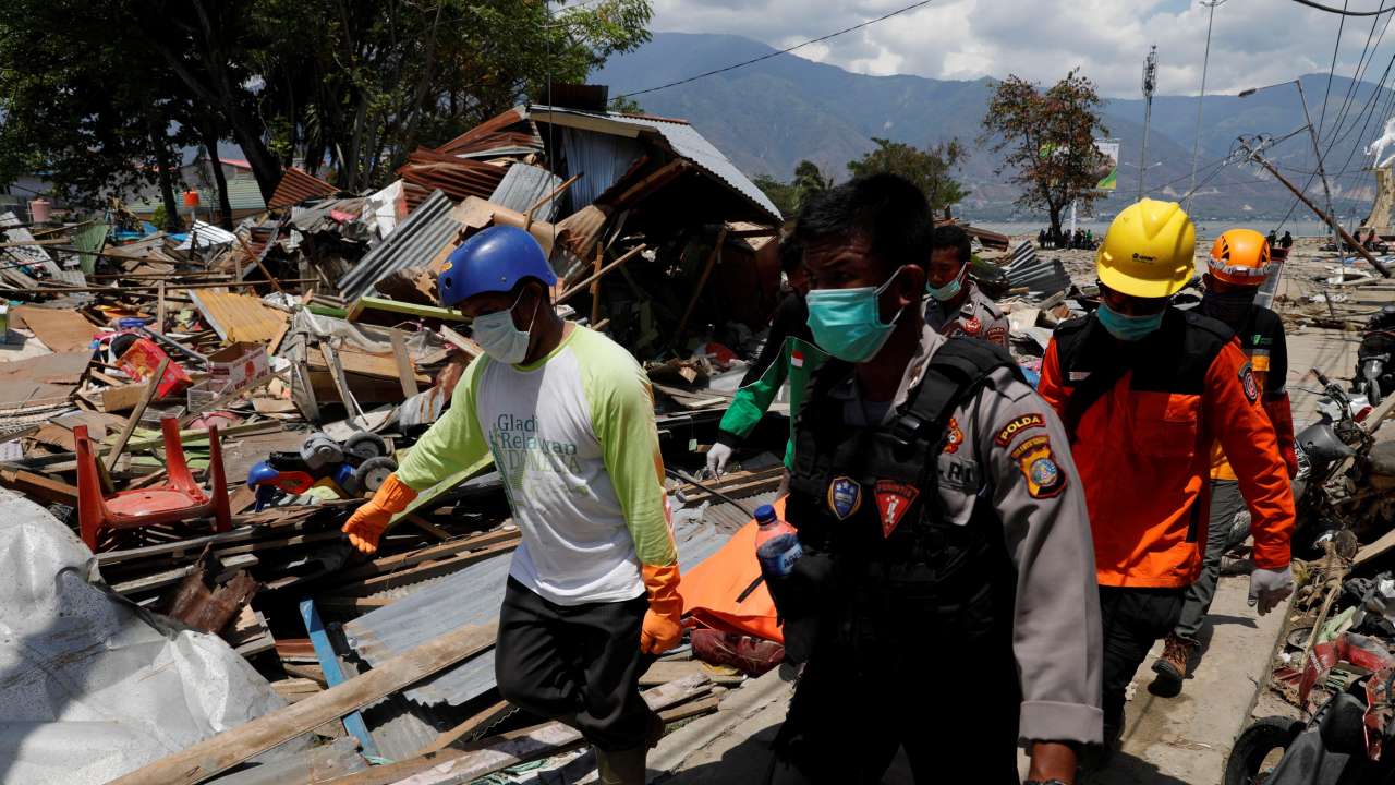 Devastation in Indonesia: Death toll reaches 1234 as twin-disaster hits ...