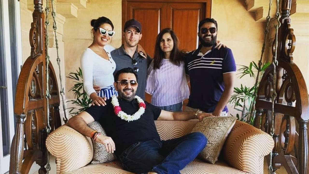 Priyanka-Nick clicked with her friends