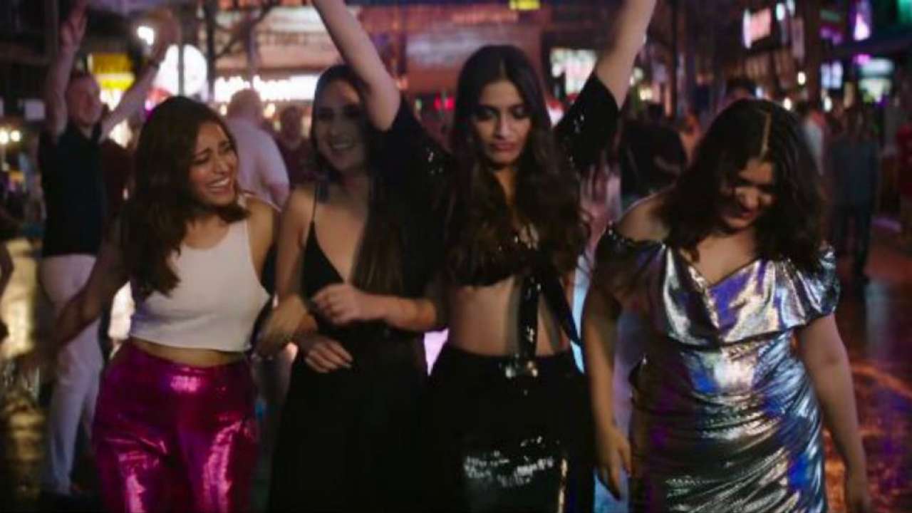 Sonam Kapoor Ka Sex Video - Veere Di Wedding trailer: Kareena Kapoor Khan and Sonam Kapoor film is an  ode to girlie gangs and we are loving it!