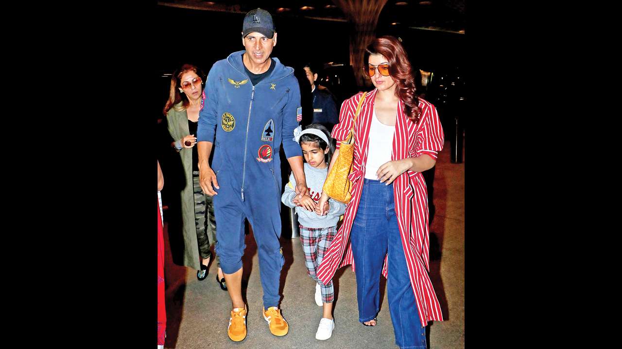 Akshay Kumar on a vacay with Twinkle Khanna, Nitara and Dimple Kapadia