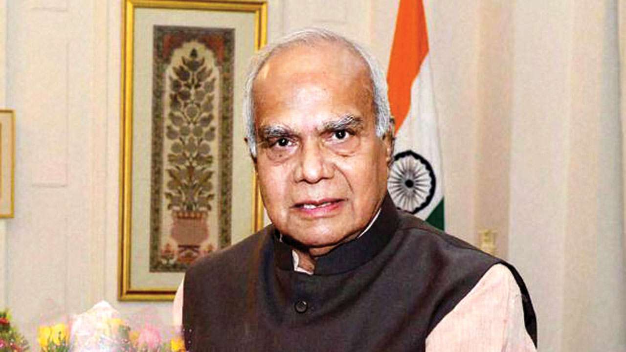 Tamil nadu guv banwarilal purohit walks away from allegations