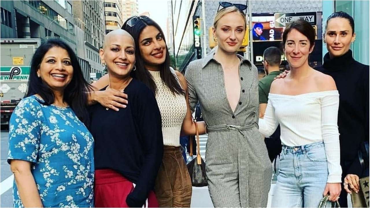 Sonali Bendre enjoys a day out with Priyanka Chopra