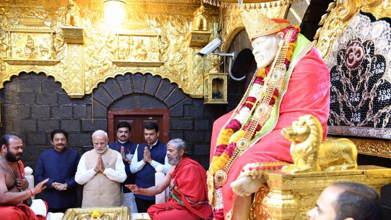 PM Modi offers prayers at Shirdi's Saibaba temple