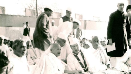 Netaji with Mahatma Gandhi and other Congress leaders: 1938