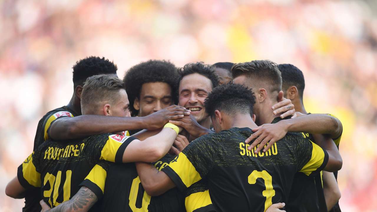 Bundesliga: 10-man Bayern Munich end winless streak as Paco Alcacer keeps Dortmund top Bundesliga: 10-man Bayern Munich end winless streak as Paco Alcacer keeps Dortmund top