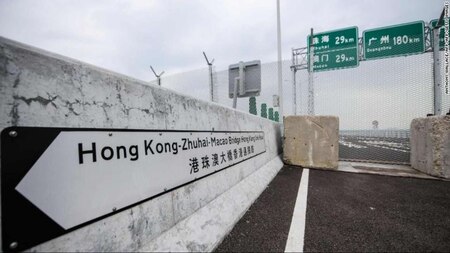 Hong Kong, Macau and the Chinese mainland will open to traffic on October 24, 2018
