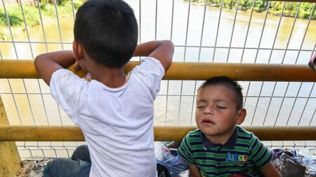 Migrants kids taking part in a caravan