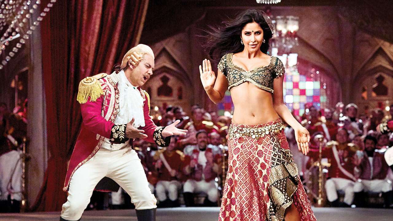 Aamir Khan besotted with Katrina Kaif in Suraiyya song from 'Thugs of Hindostan'