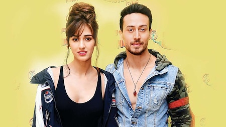 A fan tried to touch Disha Patani inappropriately, Tiger Shroff comes to her rescue
