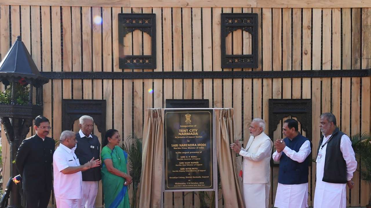 Present praises past