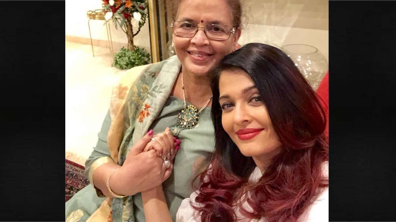 Aishwarya seeks her mother's blessings