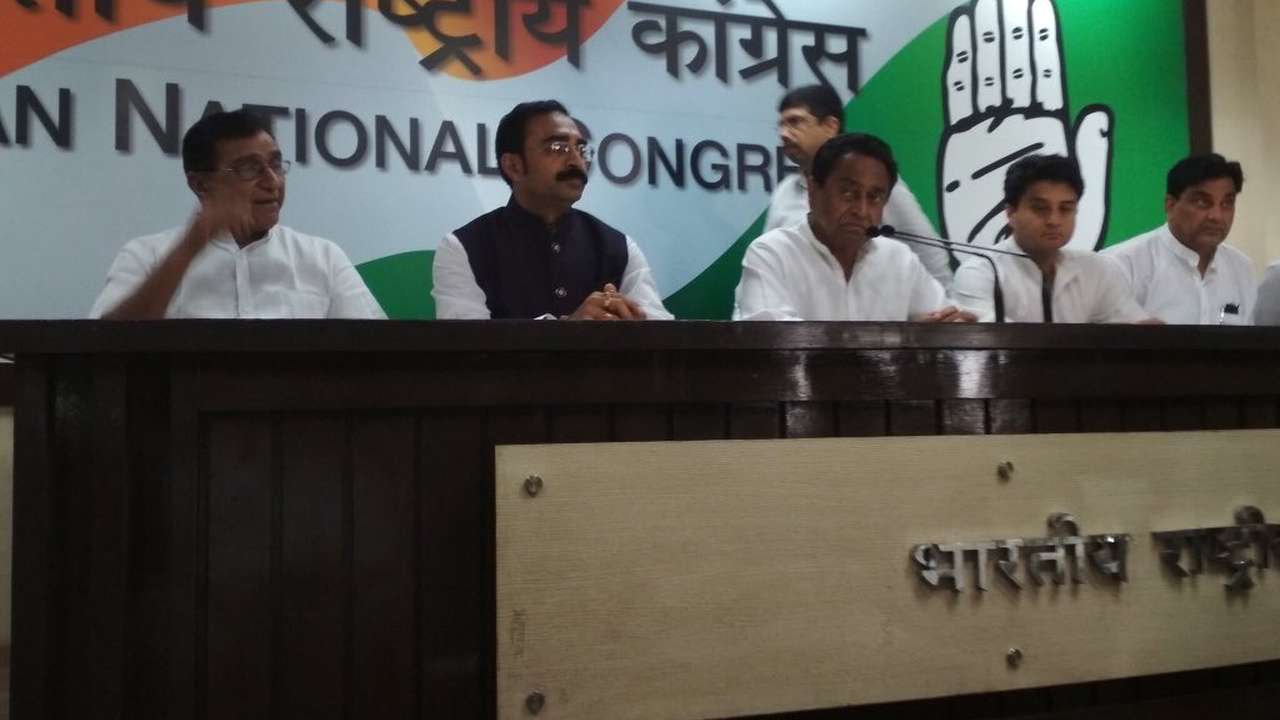 Shivraj Singh Chouhan's brother-in-law Masani (Second from left)