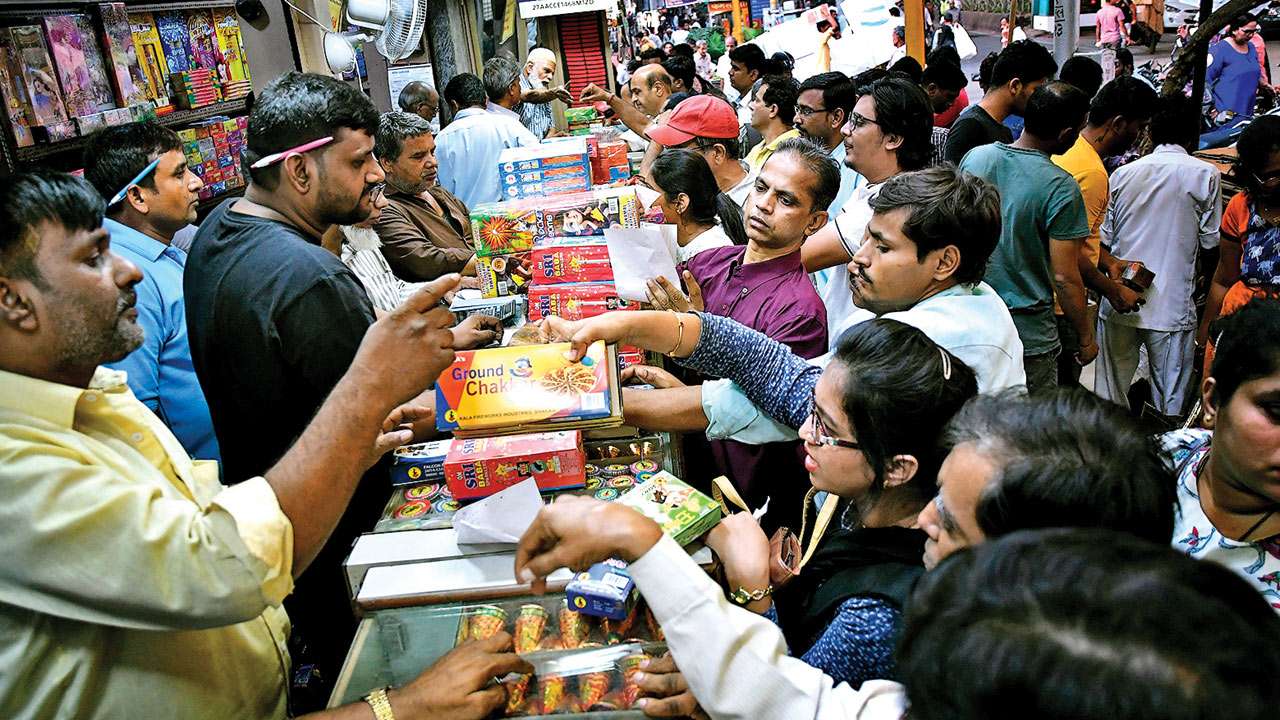 Over 200 Fire-Related Incidents Reported in Delhi on Diwali Despite Ban on Sale of Crackers