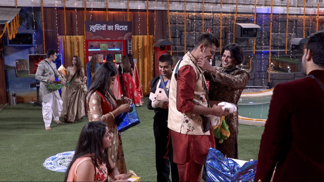 Romil Chaudhary too couldn't hold his tears