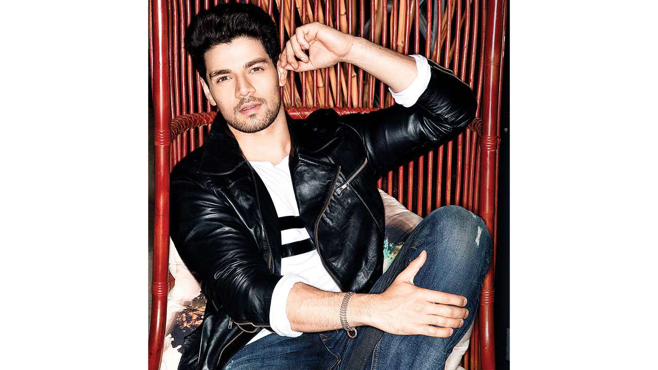 Want to dance with Sooraj Pancholi? Here's you chance..