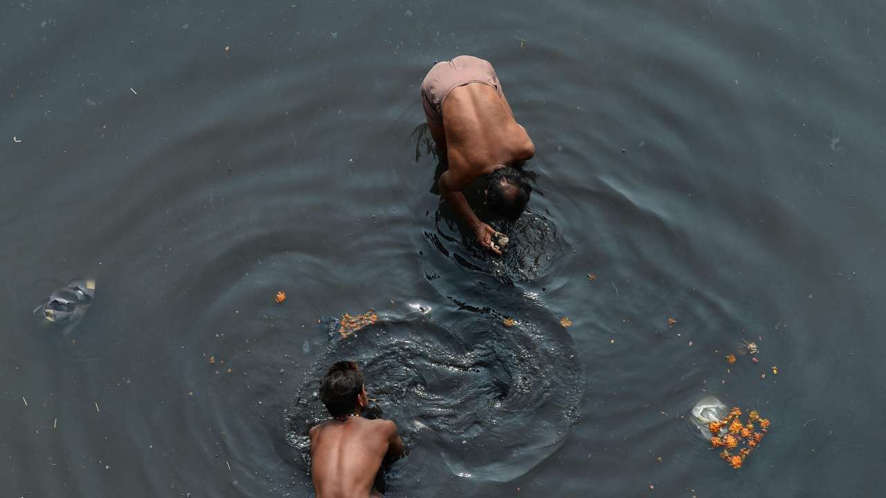 Scavenging in pollution