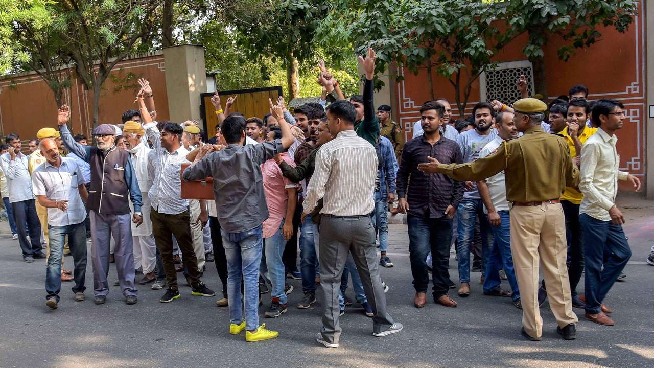 BJP workers outside Vasundhara Raje's residence