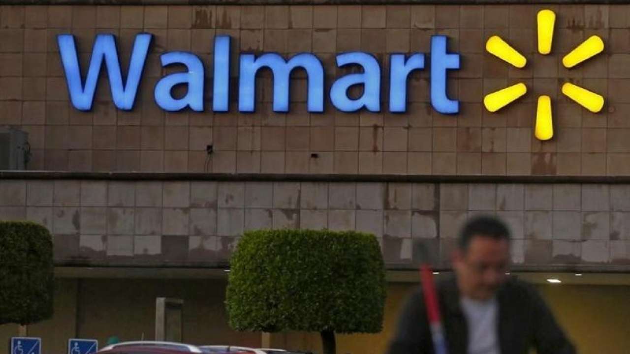 Walmart raises annual earnings estimate on higher quarterly revenue