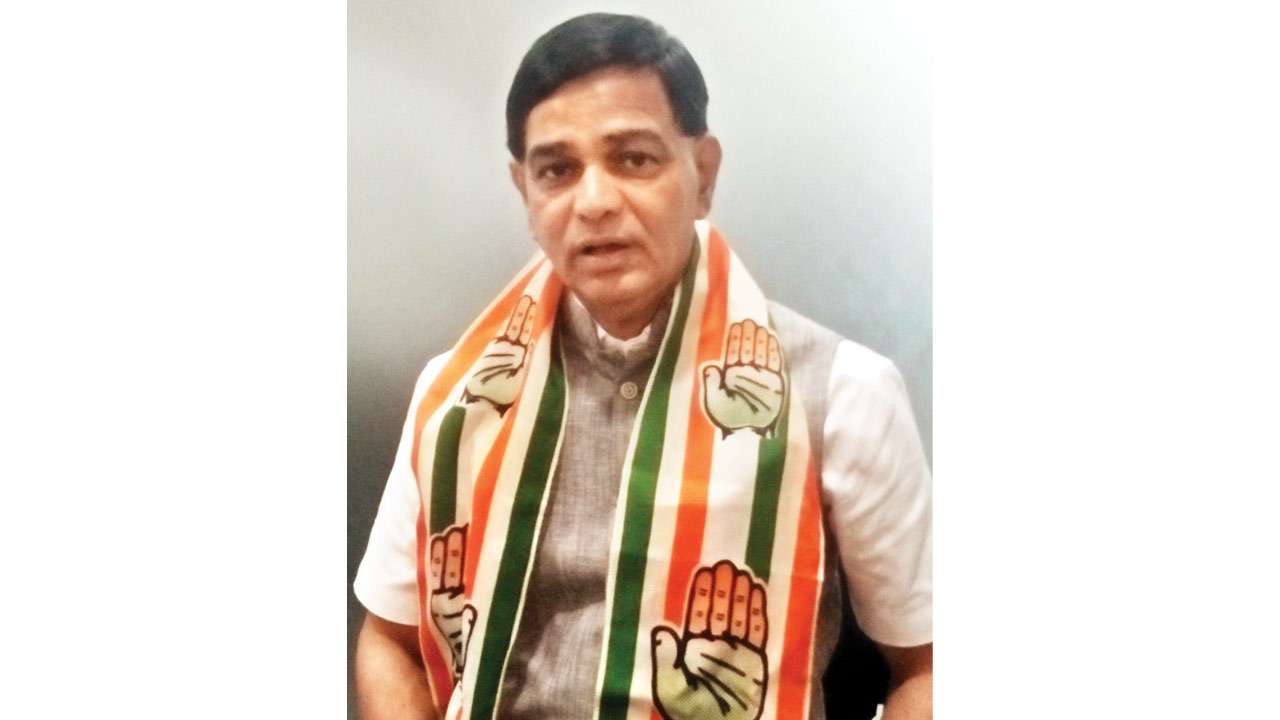 Former encounter specialist Ravindranath Angre joins Congress