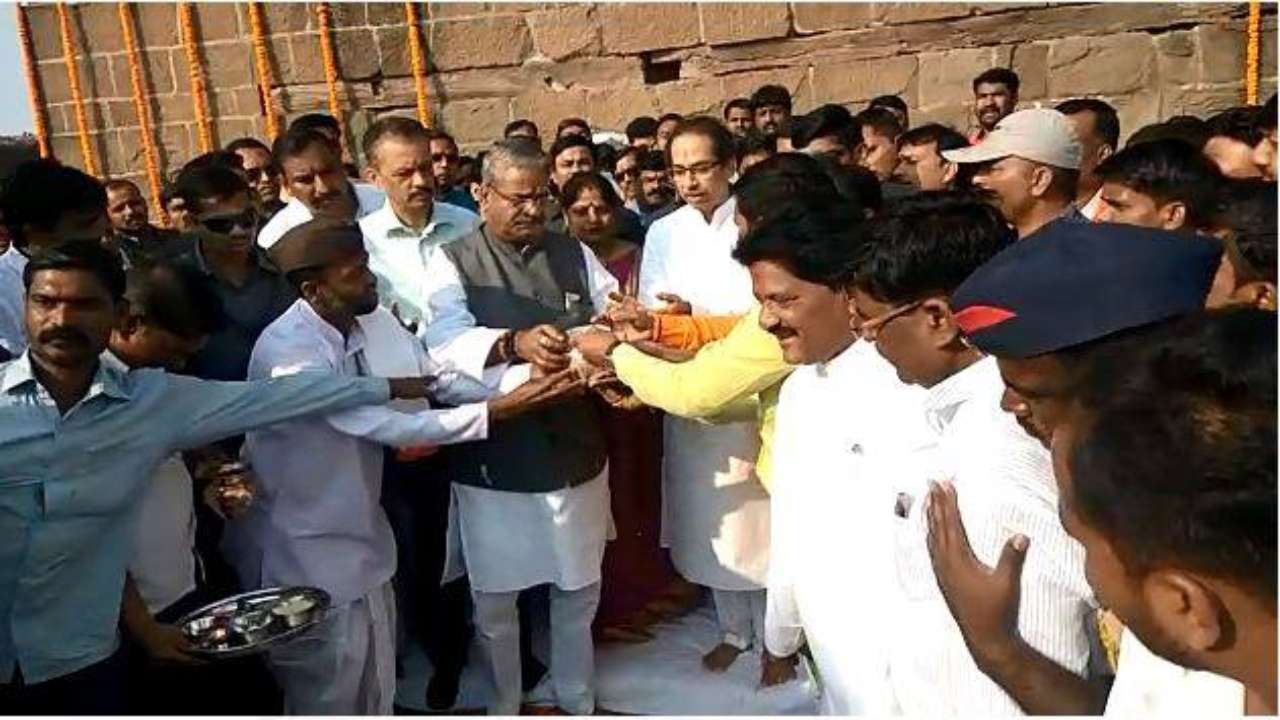 Ahead of Ayodhya visit, Uddhav Thackeray visits Shivaji's birthplace ...