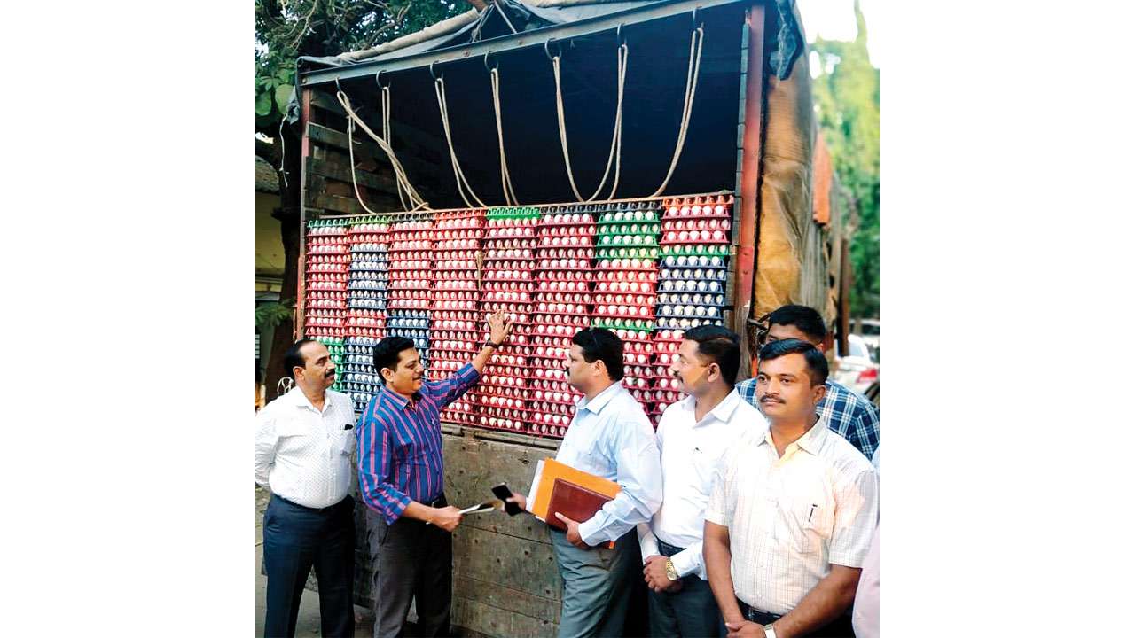 maharashtra: three arrested by ulhasnagar police for stealing a truck full of eggs