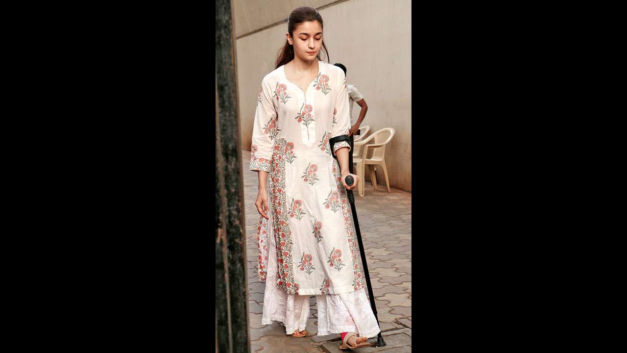 Alia Bhatt performs an action scene for 'Brahmastra' despite injury