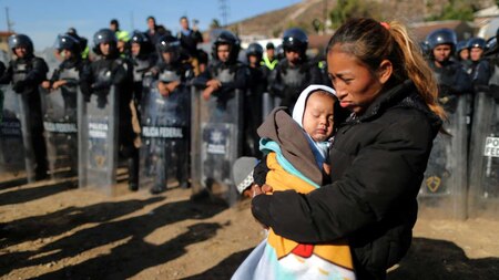 Lady with her five-month-old son pushed back from border wall