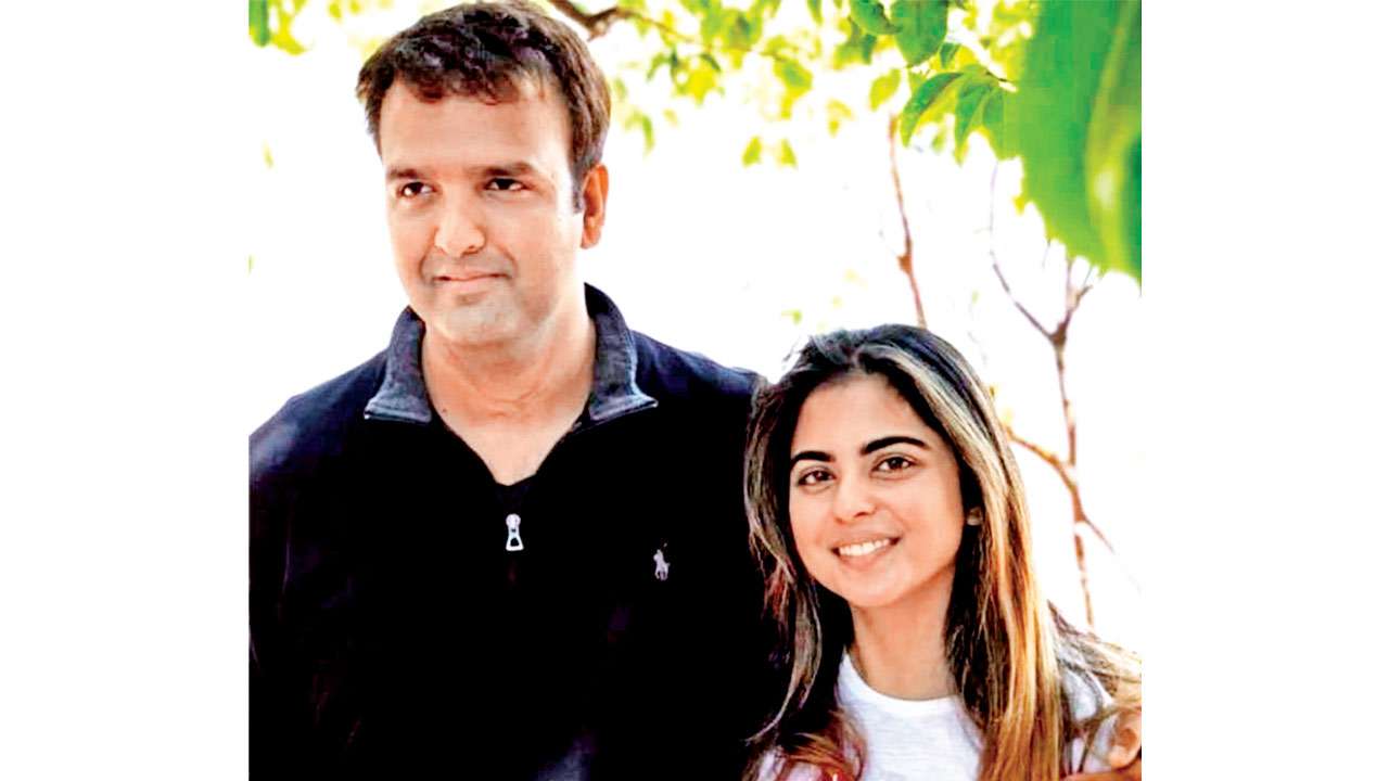 Exclusive Details From Isha Ambani Anand Piramal S Pre Wedding Ceremonies Prep Revealed The venue was lavishly decorated as isha's brothers anant and akash, father mukesh and uncle anil welcomed the baaraat. isha ambani anand