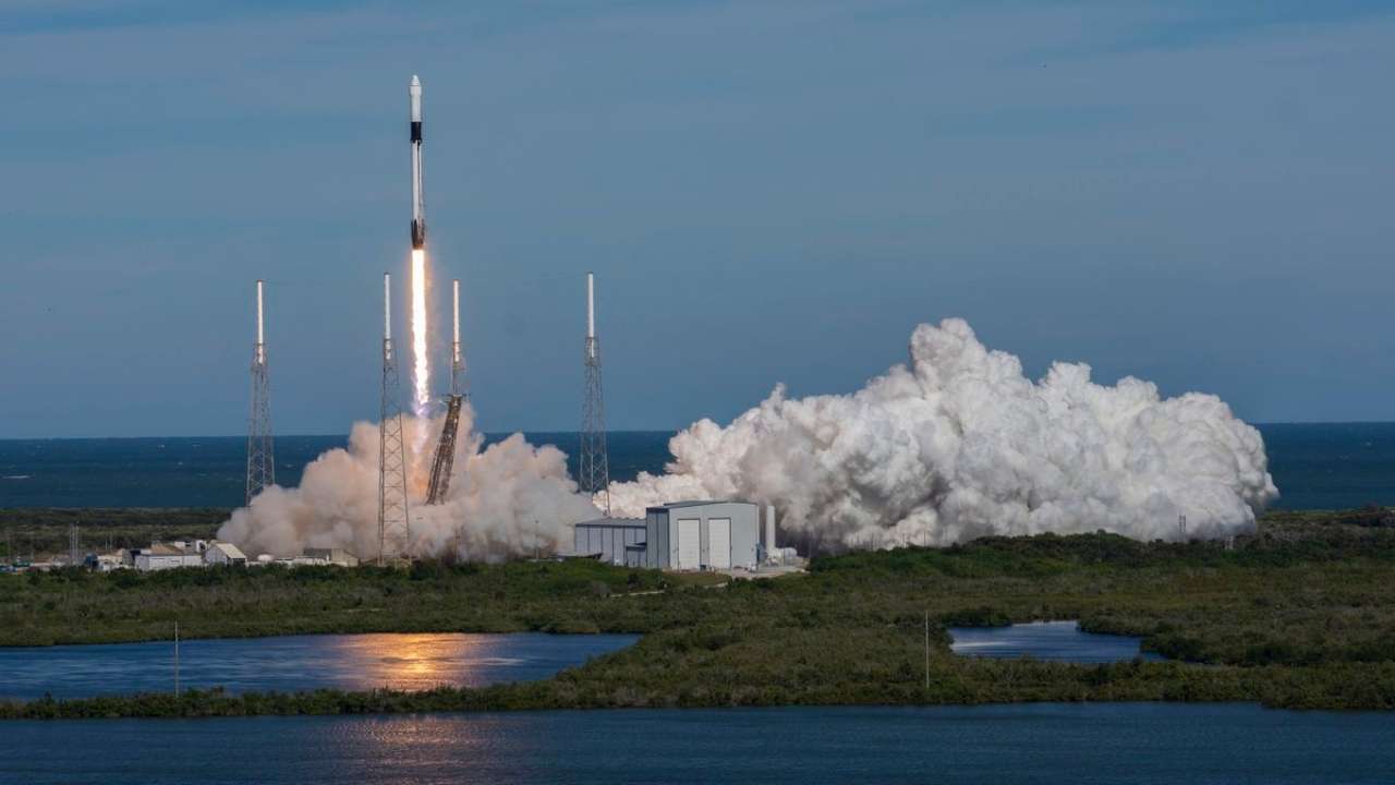 SpaceX launches Dragon cargo, but fails to land rocket perfectly