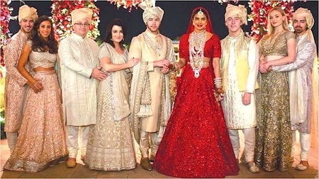 Priyanka poses with Nick's family
