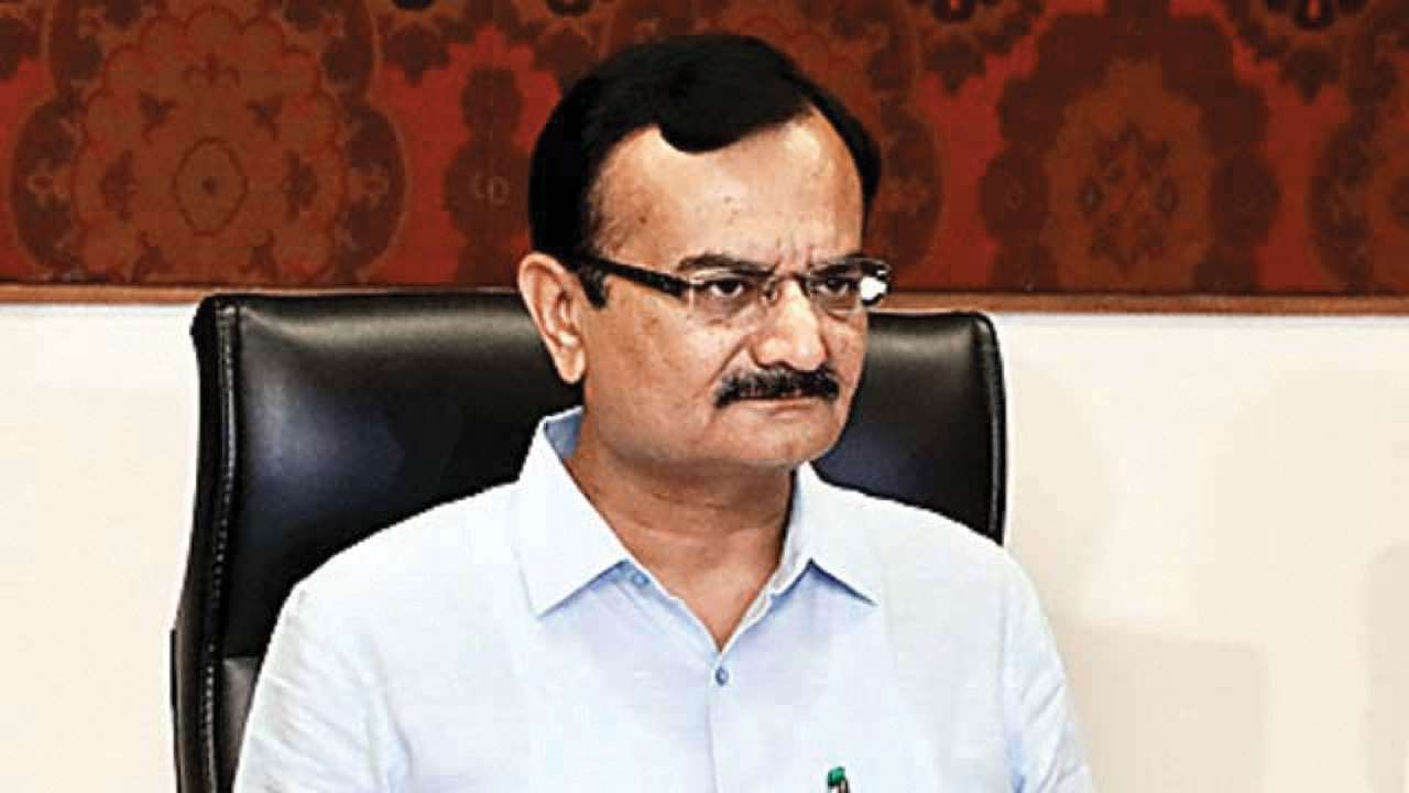 Home Minister Pradipsinh Jadeja discharged from HCG Cancer Centre ...