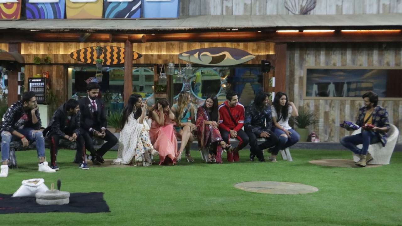 Riteish enters Bigg Boss house