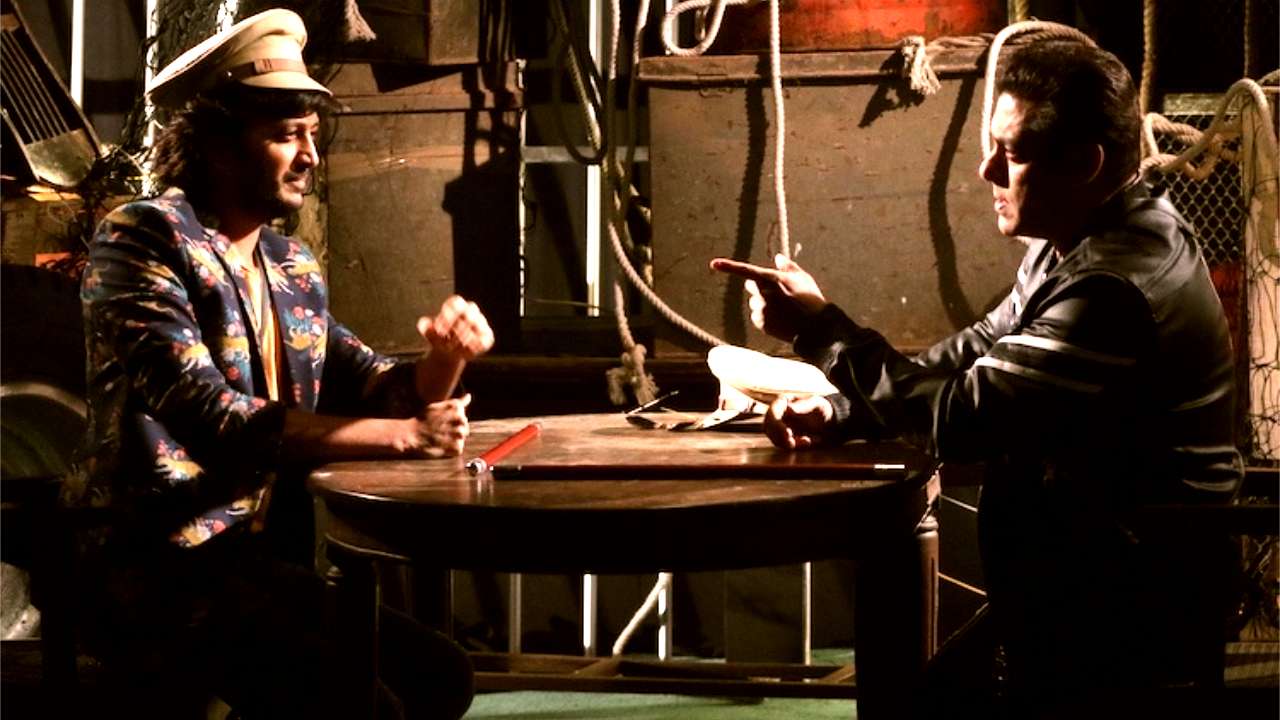 Salman and Riteish recreate a scene from Lai Bhari