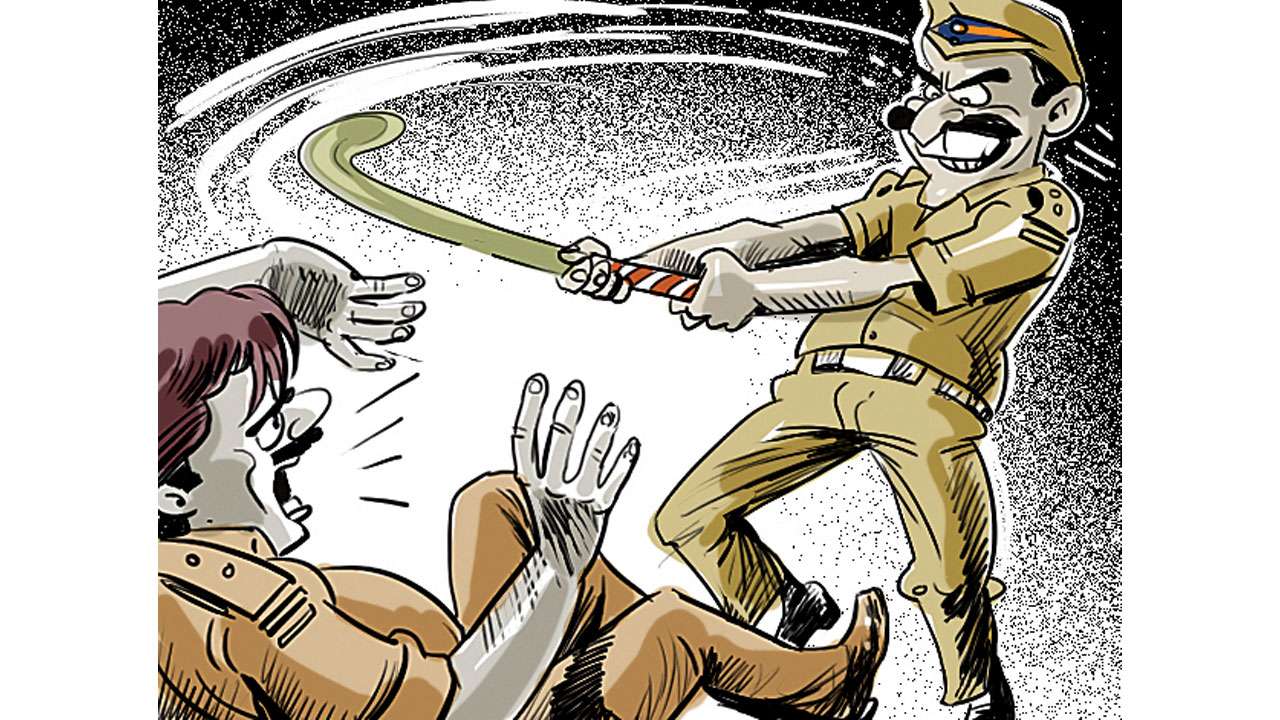 Case Against Two Cops For Beating 34 Year Old Man In Ahmedabad The kerela cops attacked an opposition protester waving a black flag at the chief minister of the state chorr police: case against two cops for beating 34