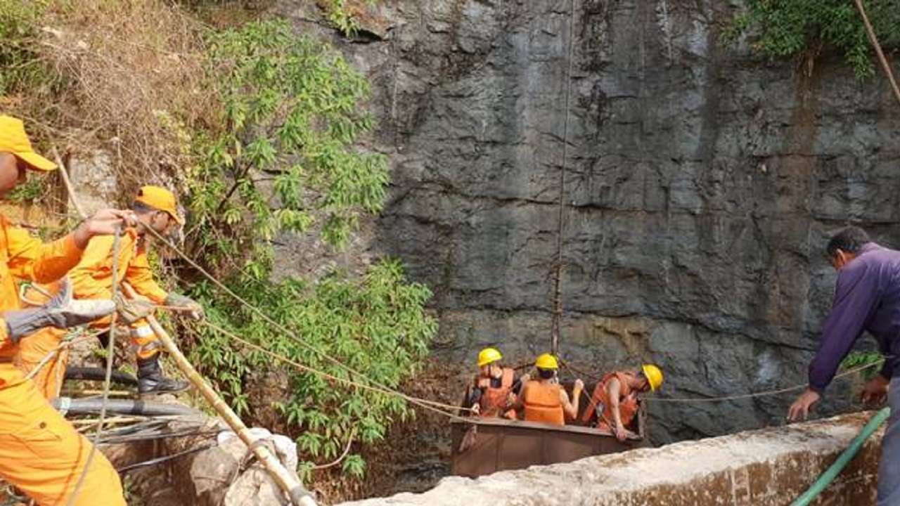 13 Miners Still Tred In Flooded Meghalaya Mine As Efforts To Pump Meghalaya Mining