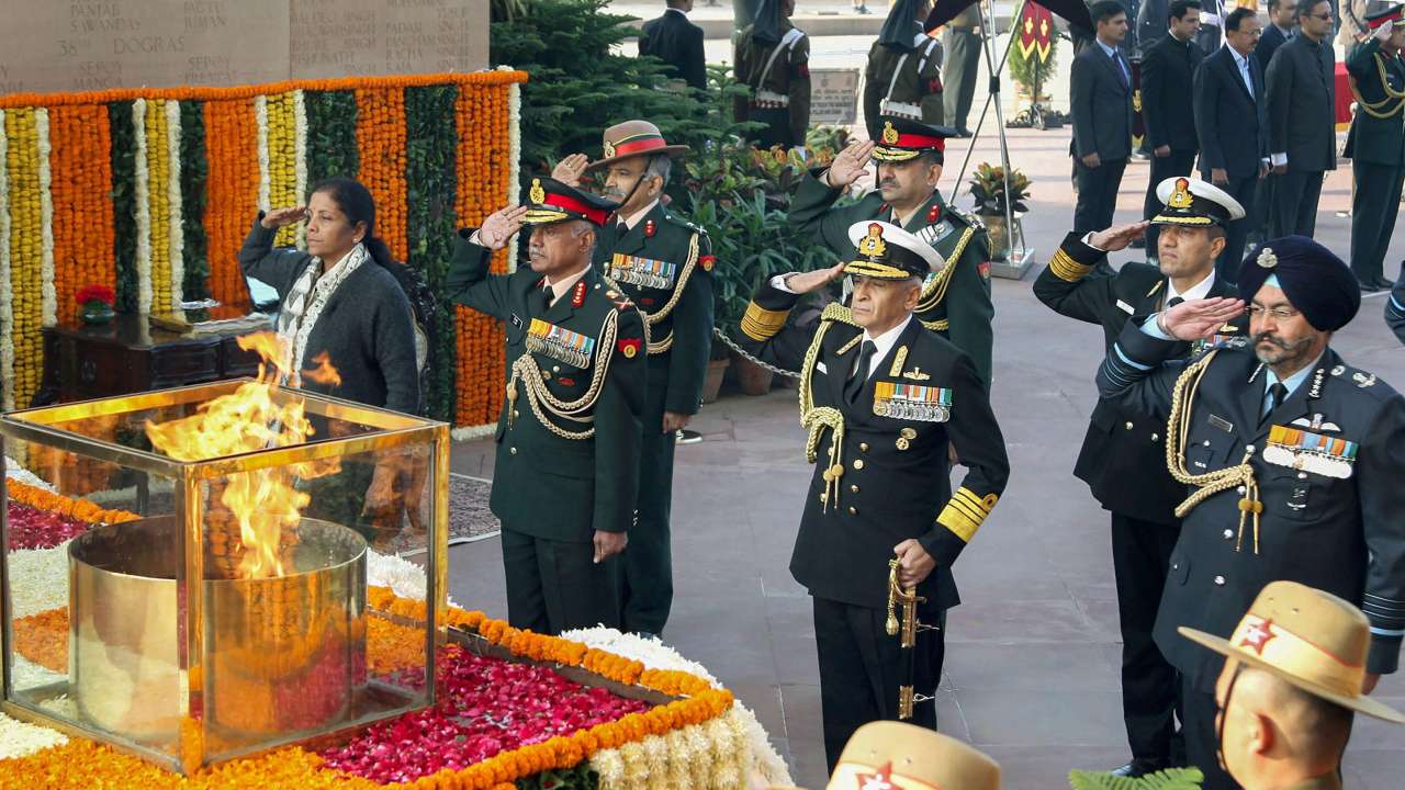 Vijay Diwas: India Salutes Heroes Of 1971 Indo-Pak War, Remembers ...