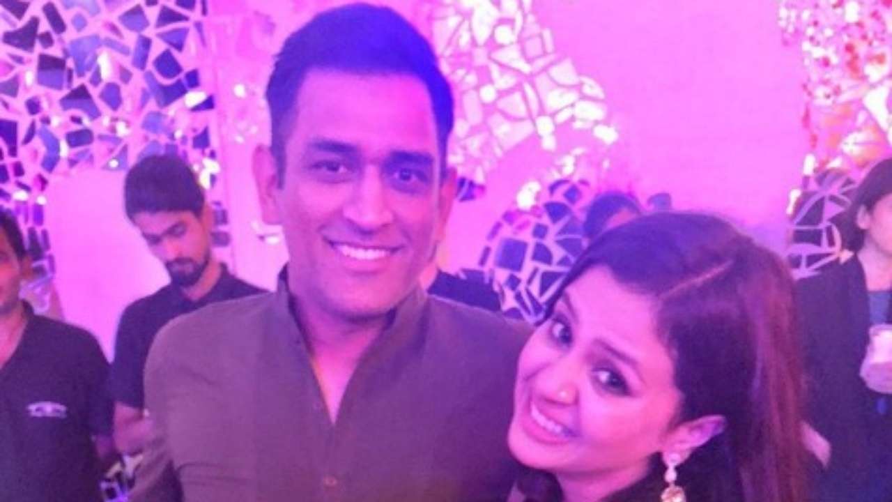 See pics: Awwww, Dhoni breaks the internet with these pictures with wife Sakshi