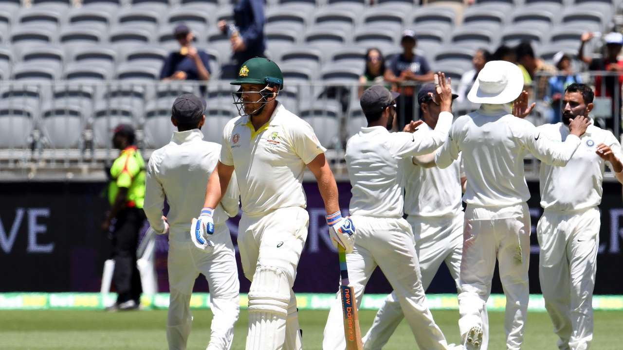 Aaron Finch goes for 25